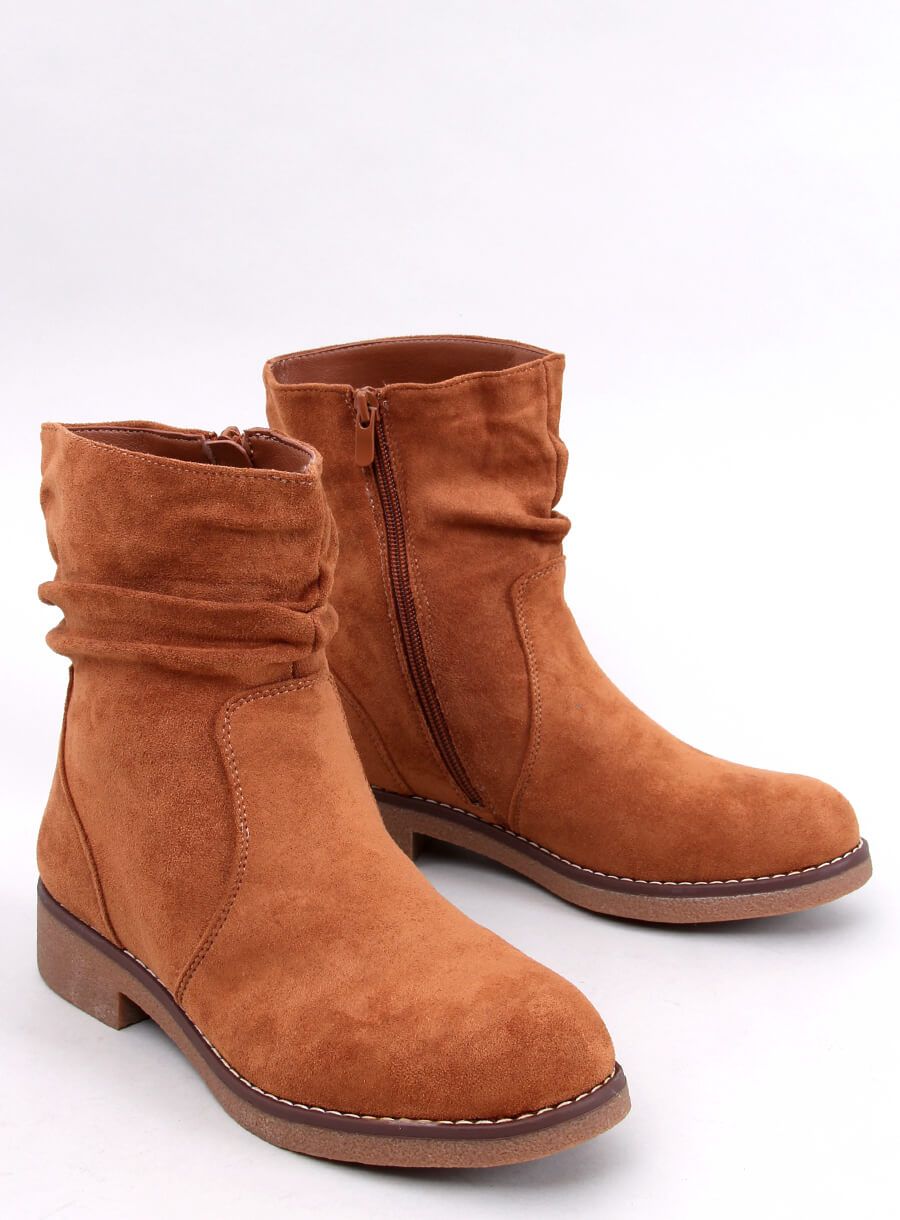 Semišové čižmy s plochou podrážkou camel