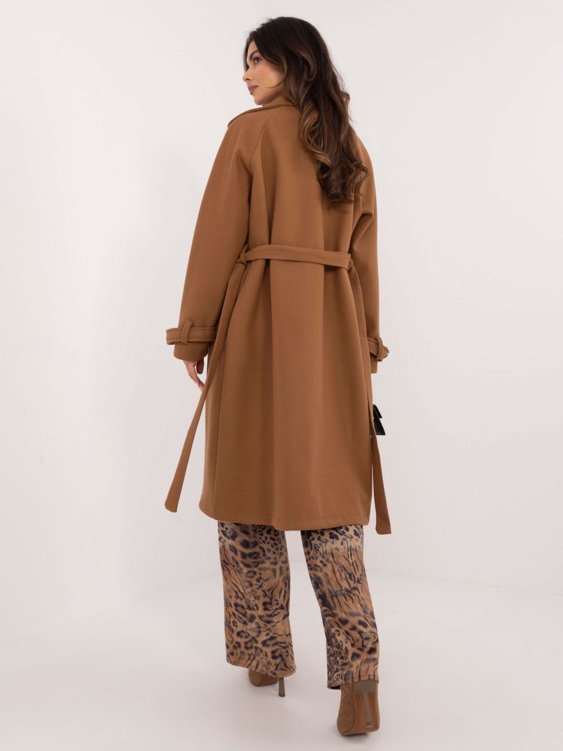Elegantný prechodný kabát v camel farbe