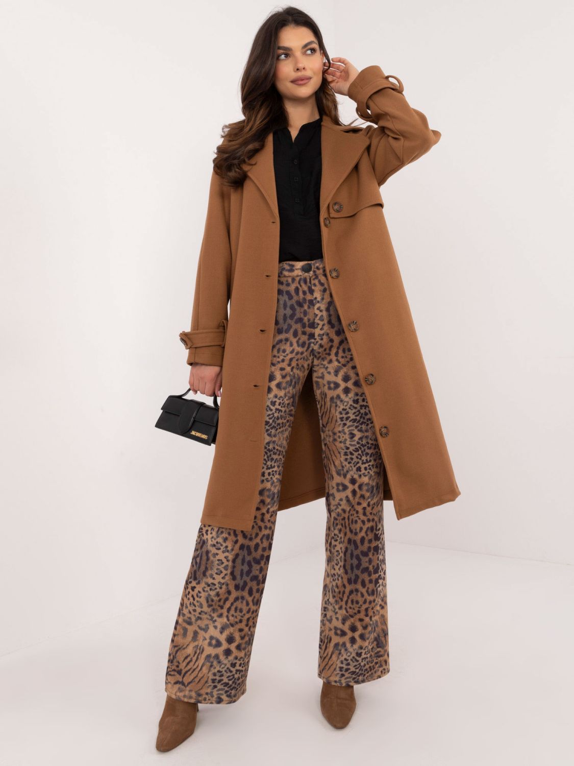 Elegantný prechodný kabát v camel farbe