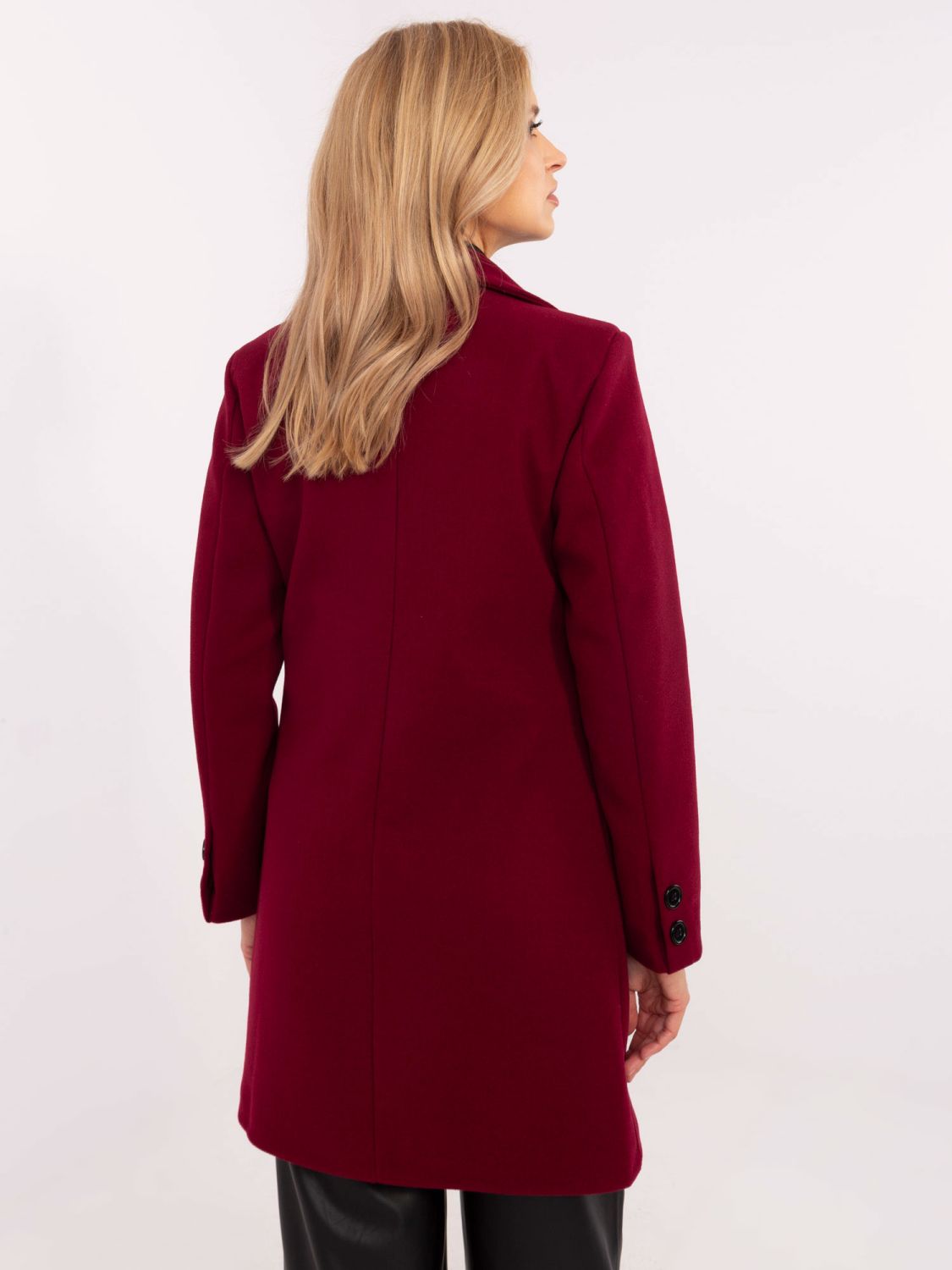 Elegantný prechodný kabát v bordovej farbe