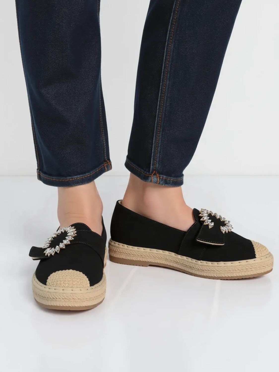 Dámske čierne espadrilky so sponou