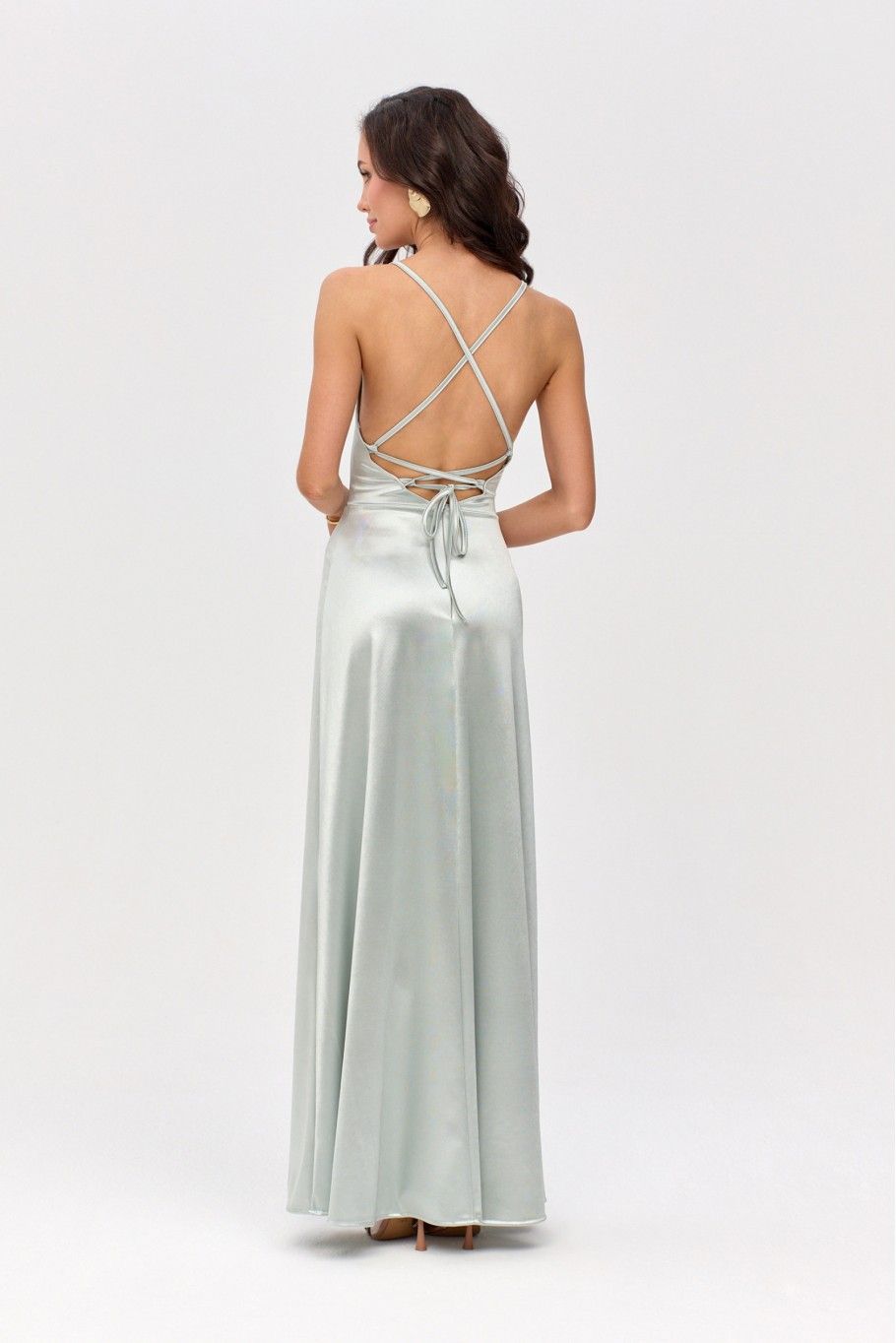 Saténové maxi šaty s viazaním na chrbte v mätovej farbe