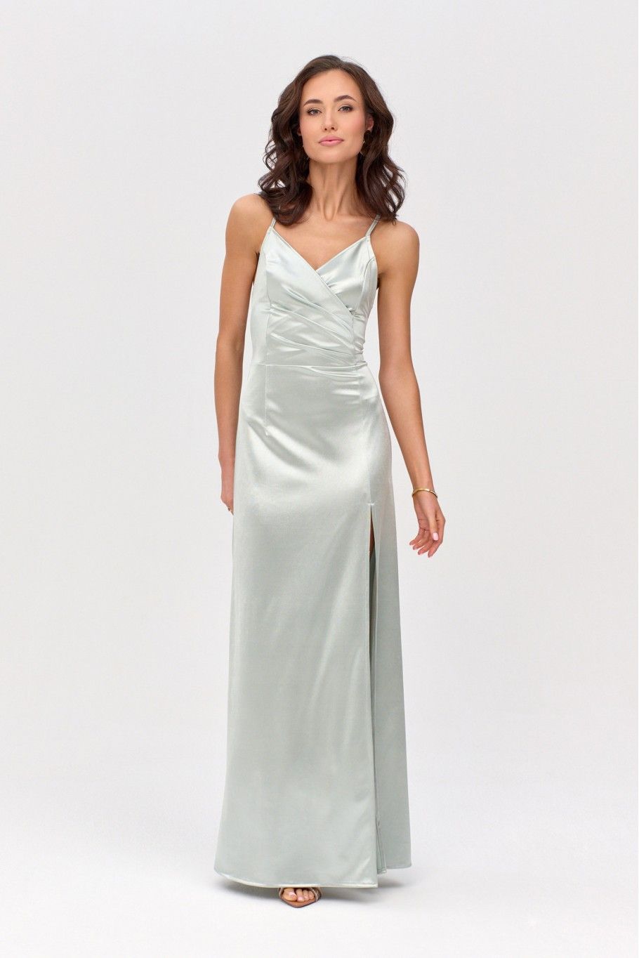 Saténové maxi šaty s viazaním na chrbte v mätovej farbe