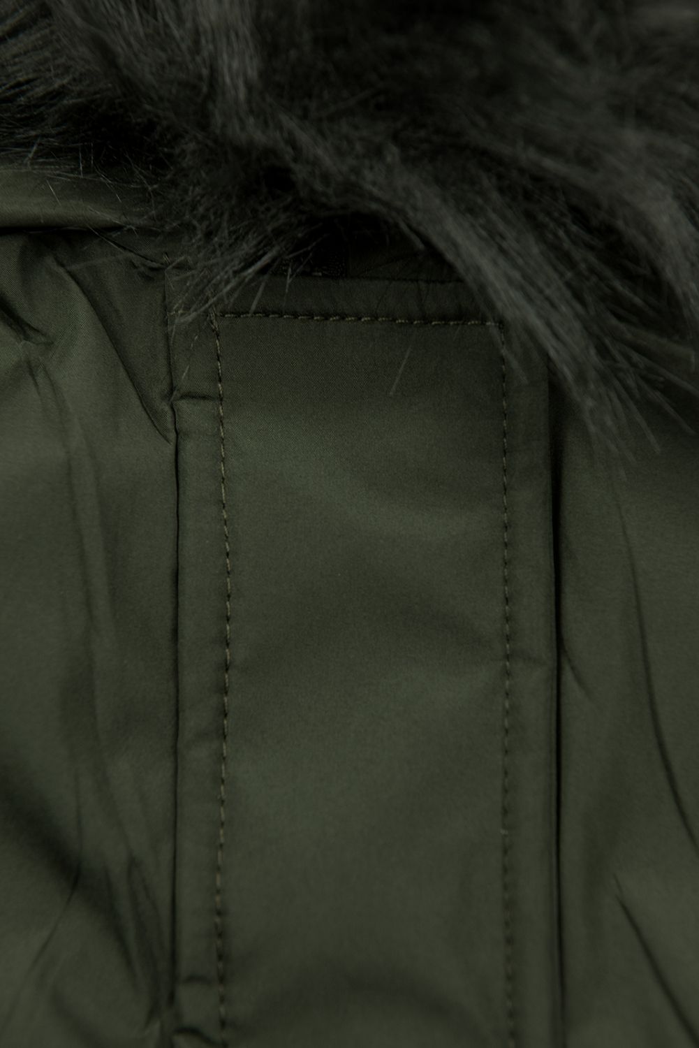 Zimná parka v khaki farbe s kožušinou