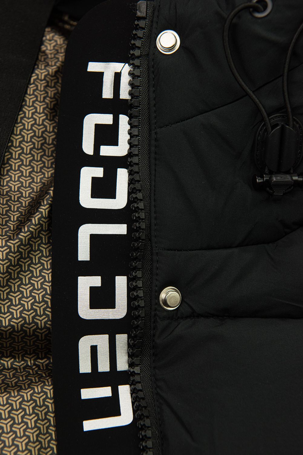 Čierna dámska zimná bunda s kapucňou