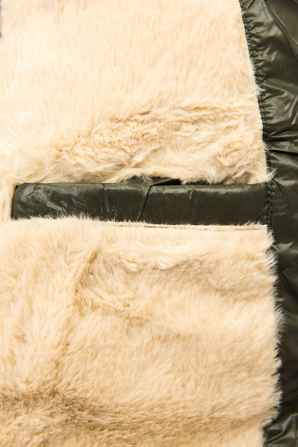 Khaki/béžová lesklá bunda s opaskom