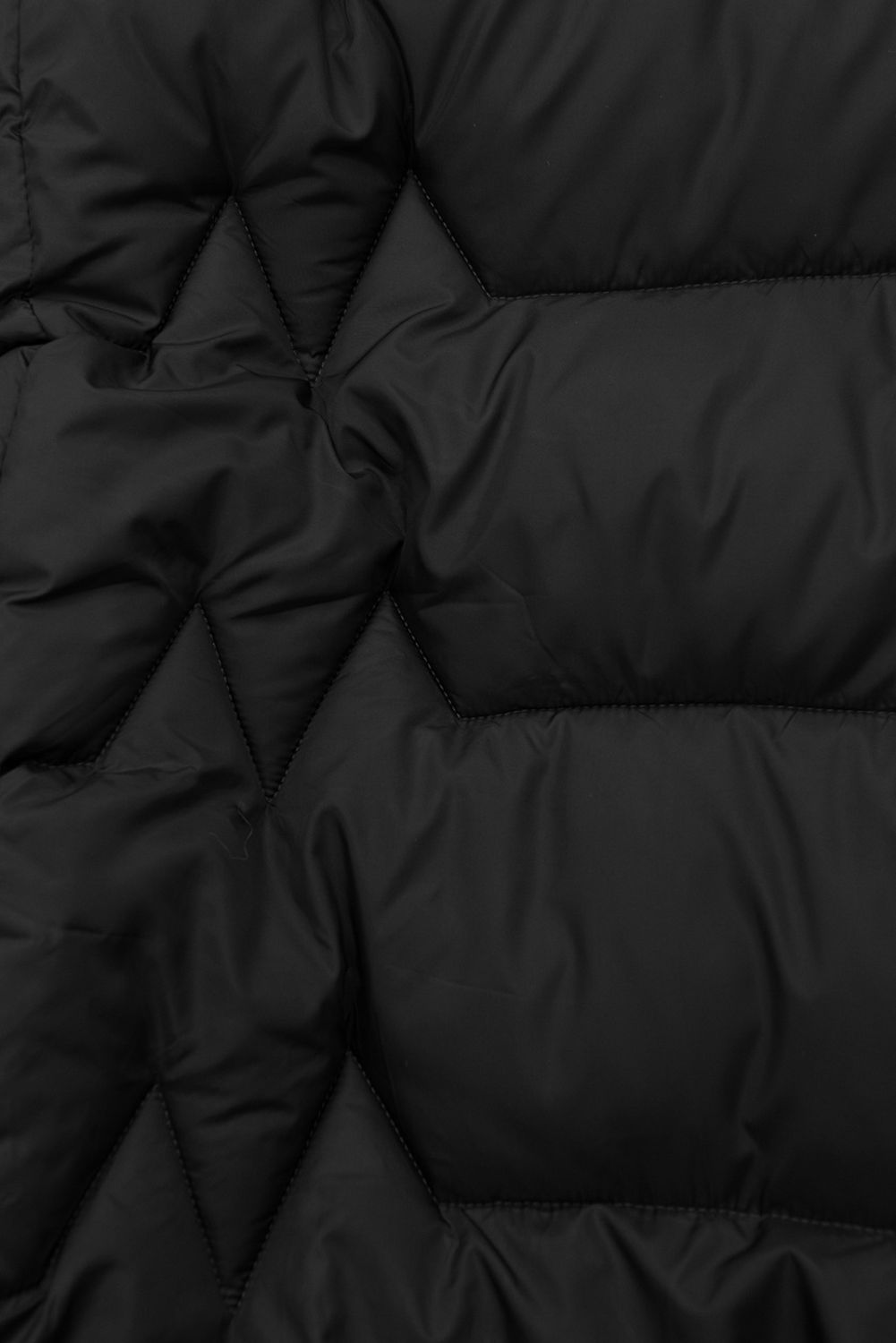 Čierna zimná bunda s predĺženým zadom