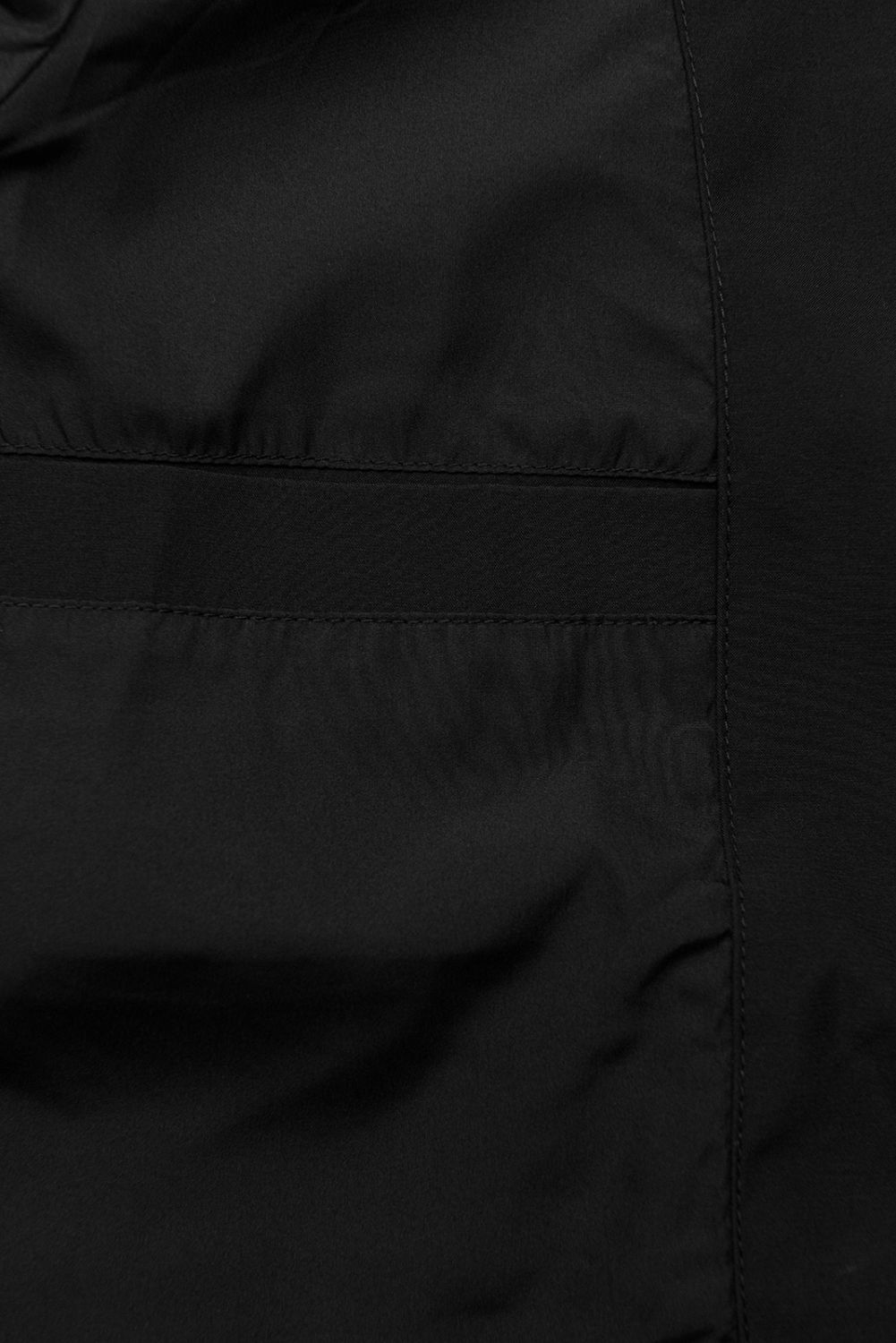 Čierna jarná parka so sťahovaním v páse