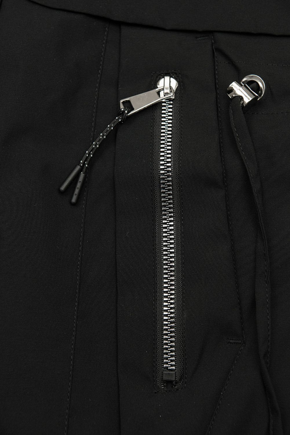 Predĺžená parka s potlačou v kapucni čierna