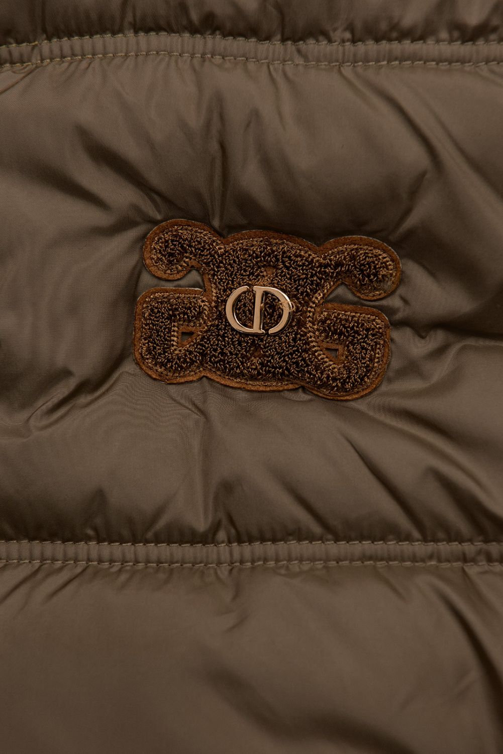 Hnedá prešívaná vesta s kapucňou