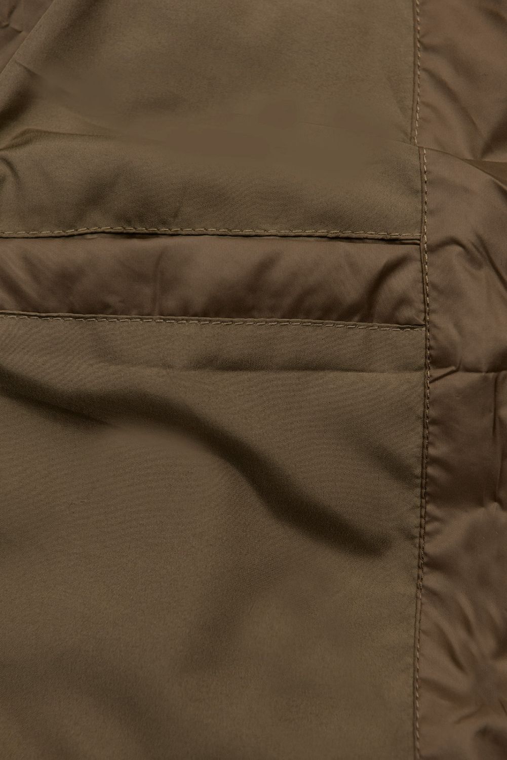 Hnedá prešívaná vesta s kapucňou