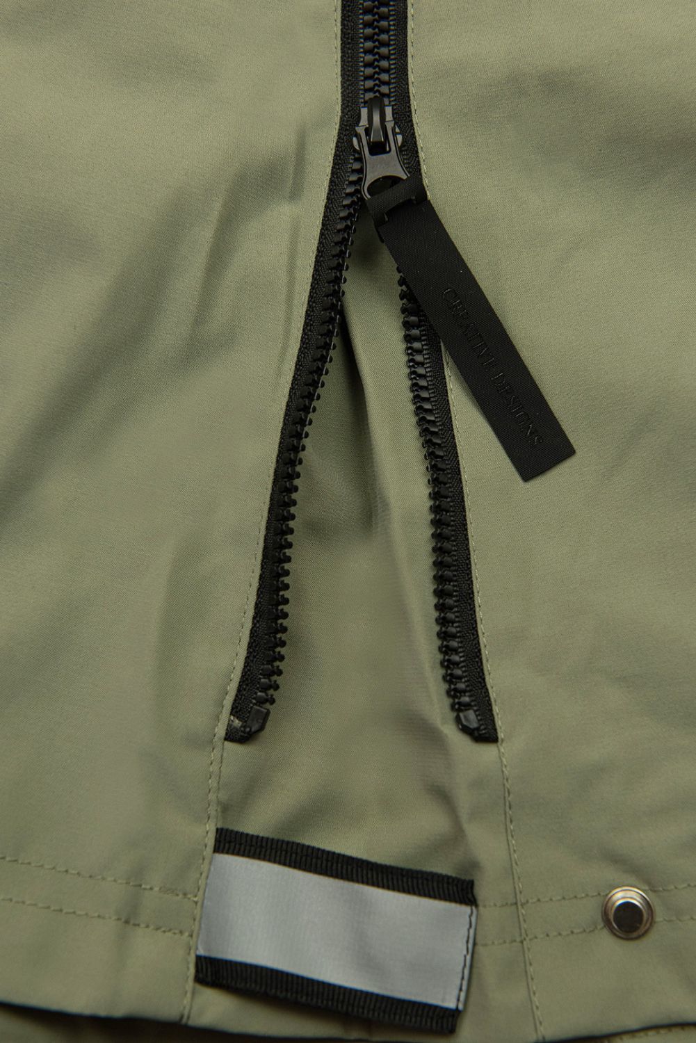 Olivovozelená prechodná parka so sťahovaním v páse