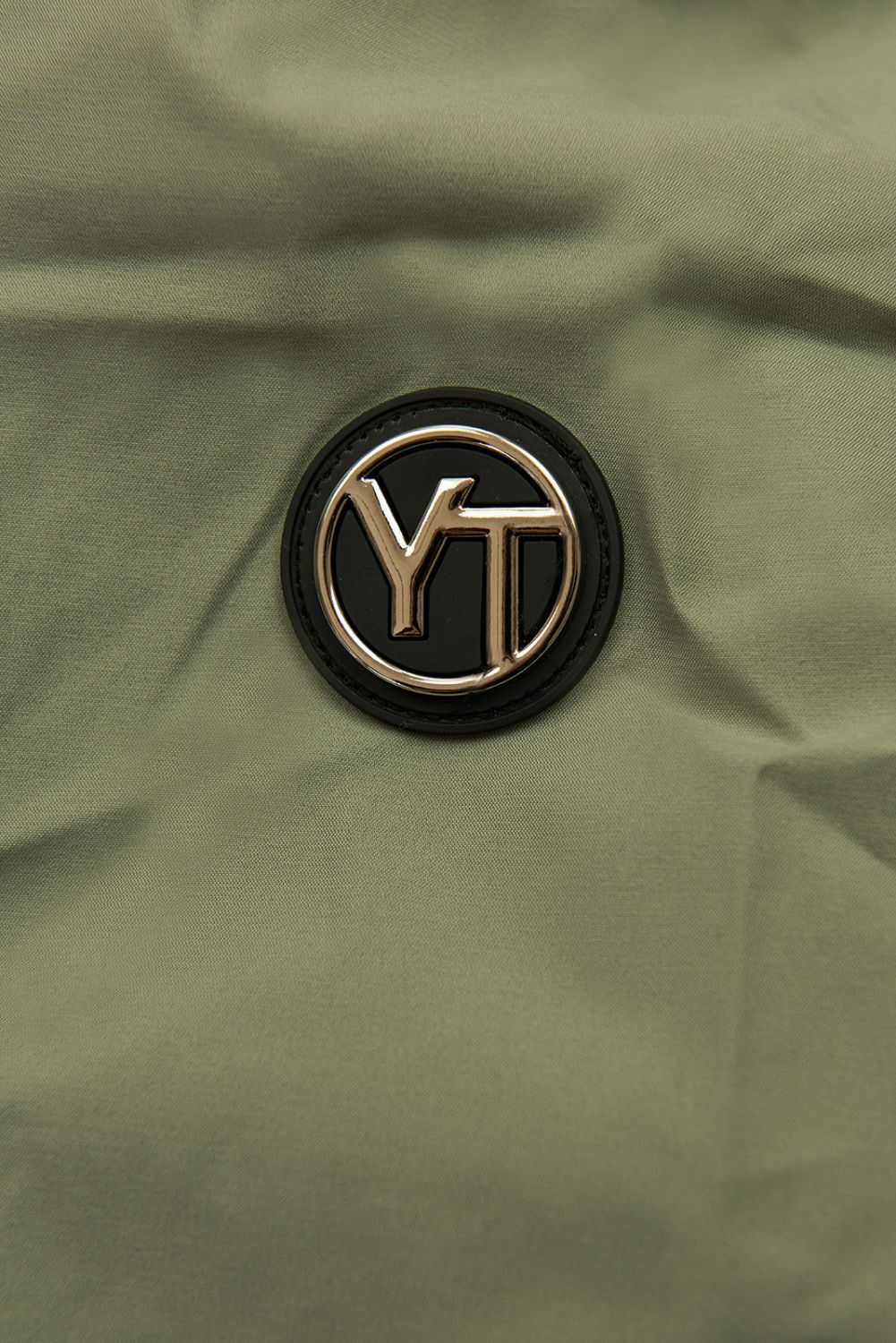 Olivovozelená prechodná parka so sťahovaním v páse