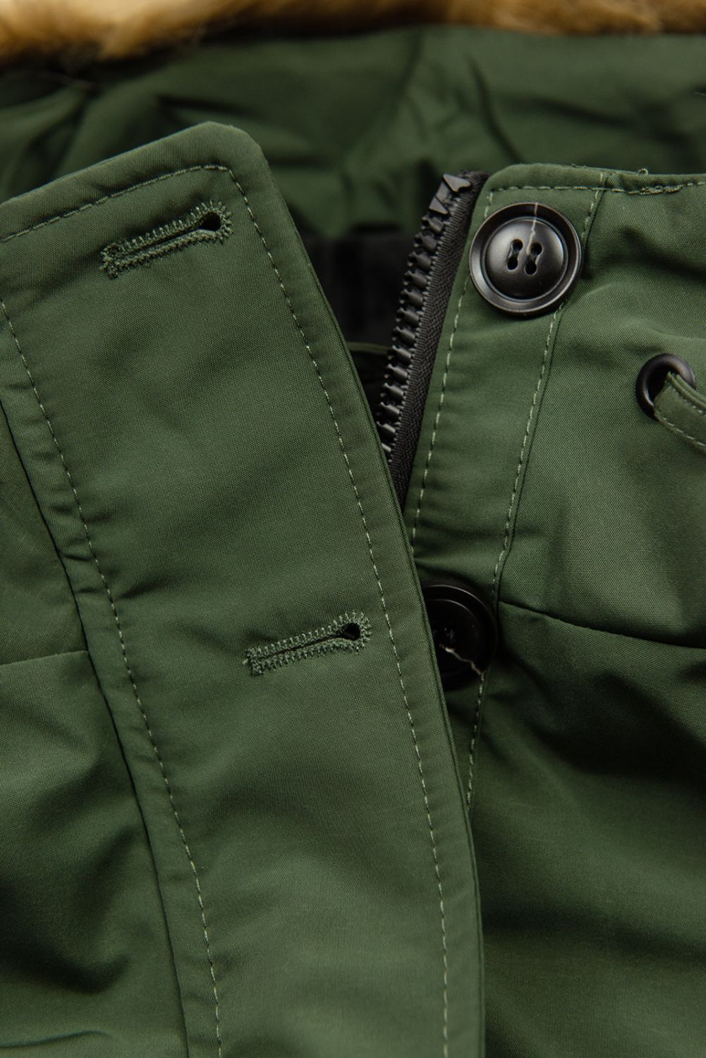 Army zelená parka s odopínateľnou umelou kožušinou