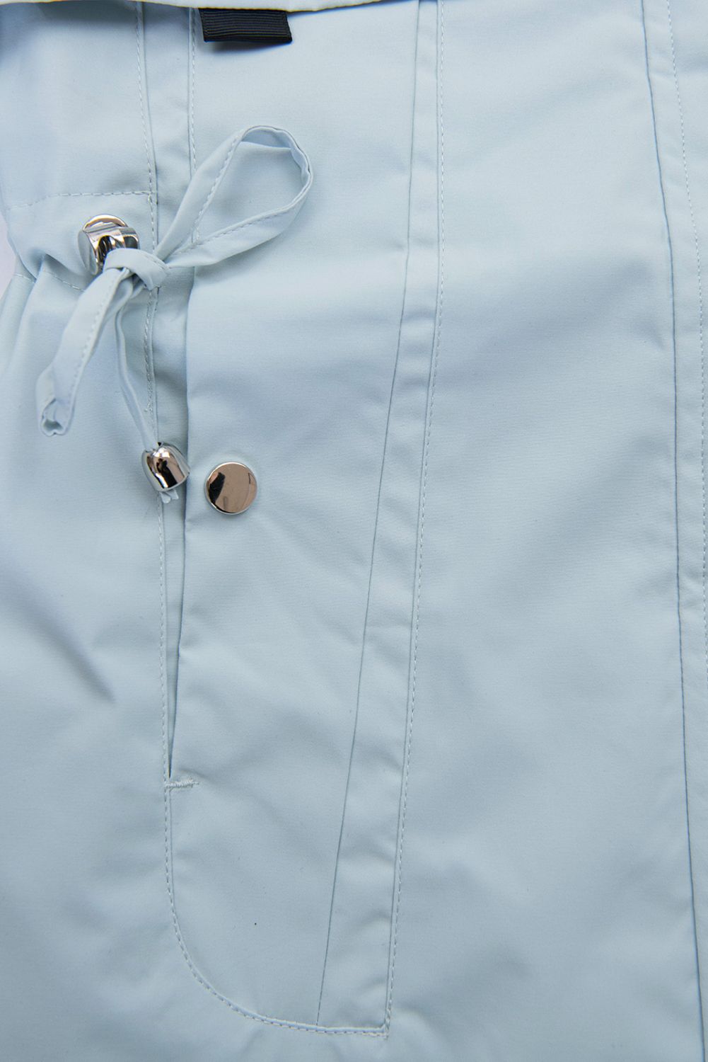 Svetlomodrá parka na jar/jeseň