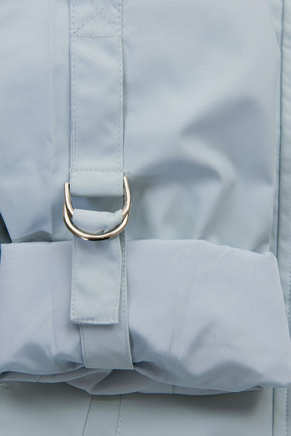 Svetlomodrá parka na jar/jeseň