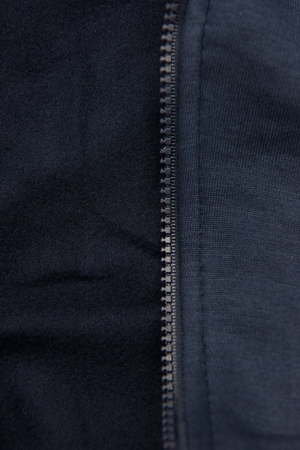 Tmavomodrá mikina s kvetinovou podšívkou