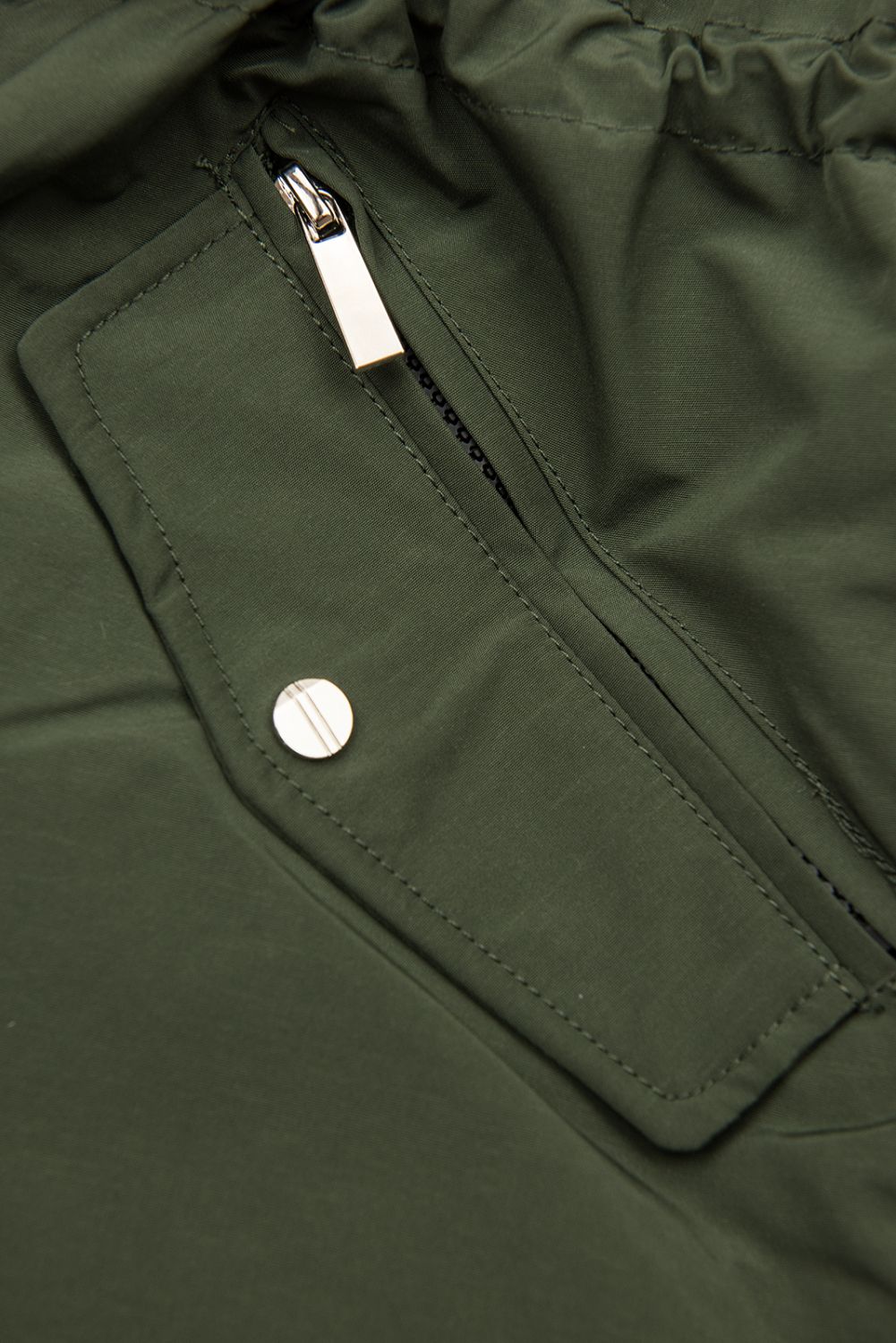 Khaki parka na zimu s béžovým futrom
