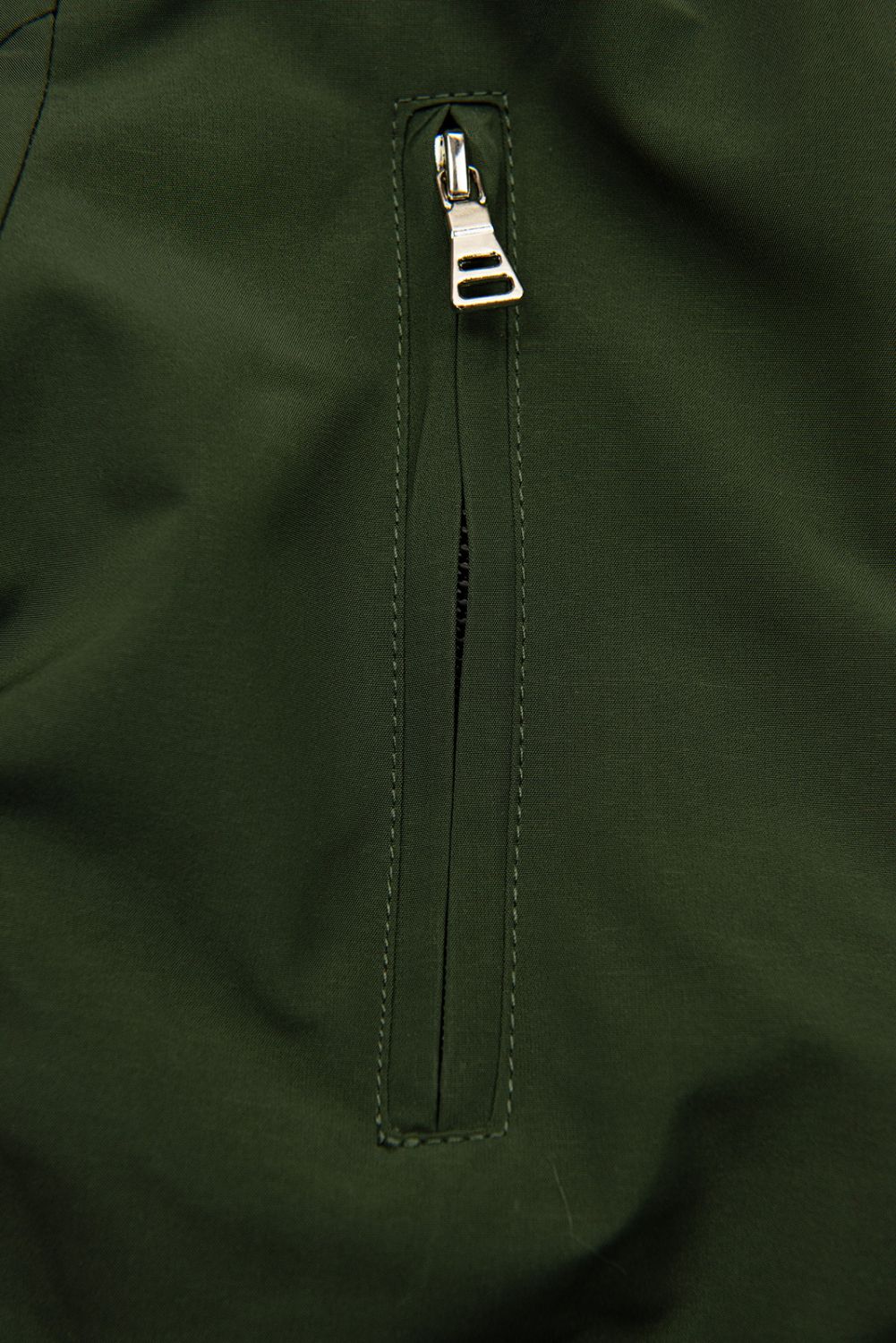 Army zelená parka na zimu s béžovým futrom