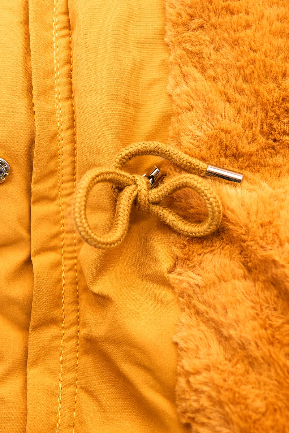 Žltá parka s horčicovou kožušinovou podšívkou