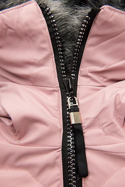Ružová zimná bunda s čiernymi detailami