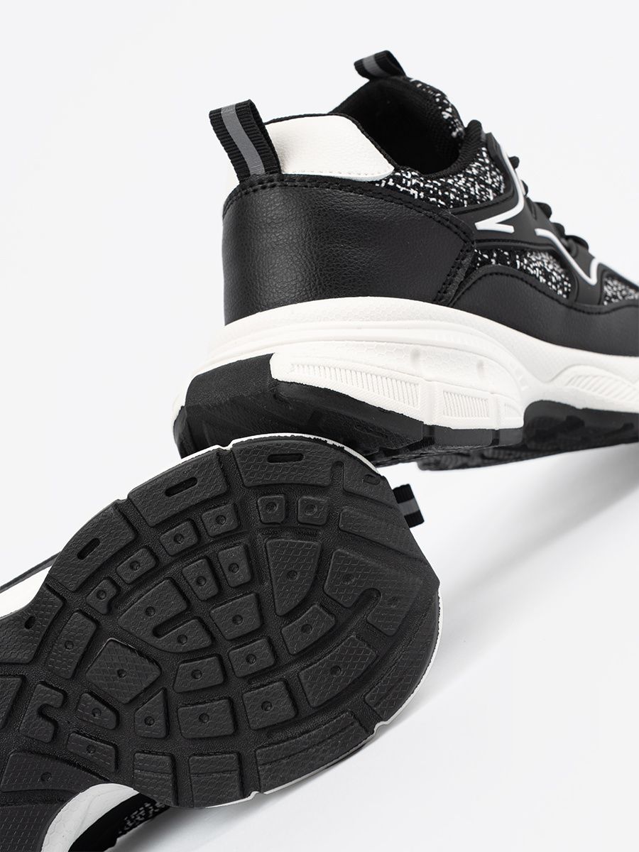 Čierne dámske sneakersy s ozdobnými prvkami