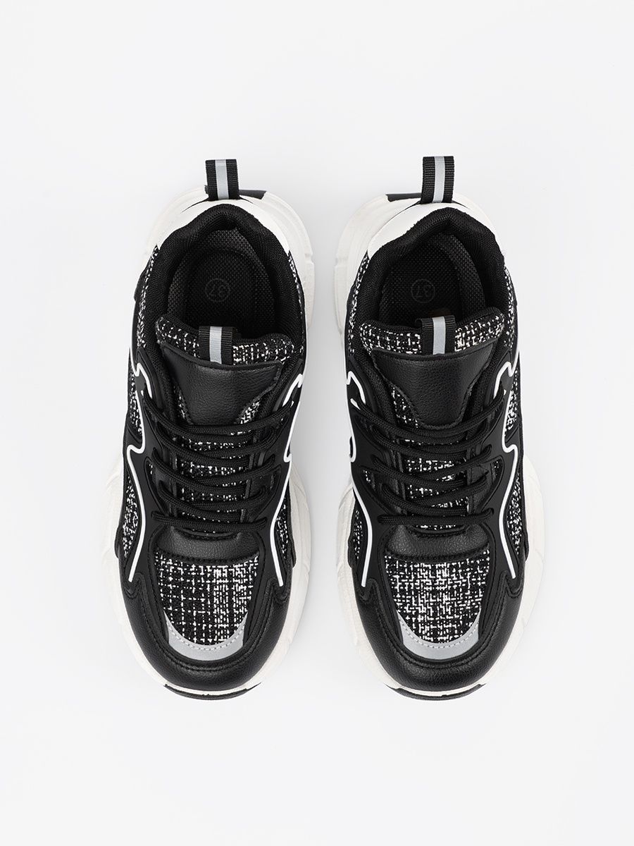 Čierne dámske sneakersy s ozdobnými prvkami
