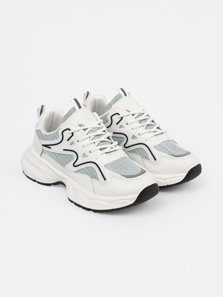 Bielo-zelené sneakersy s ozdobnými prvkami