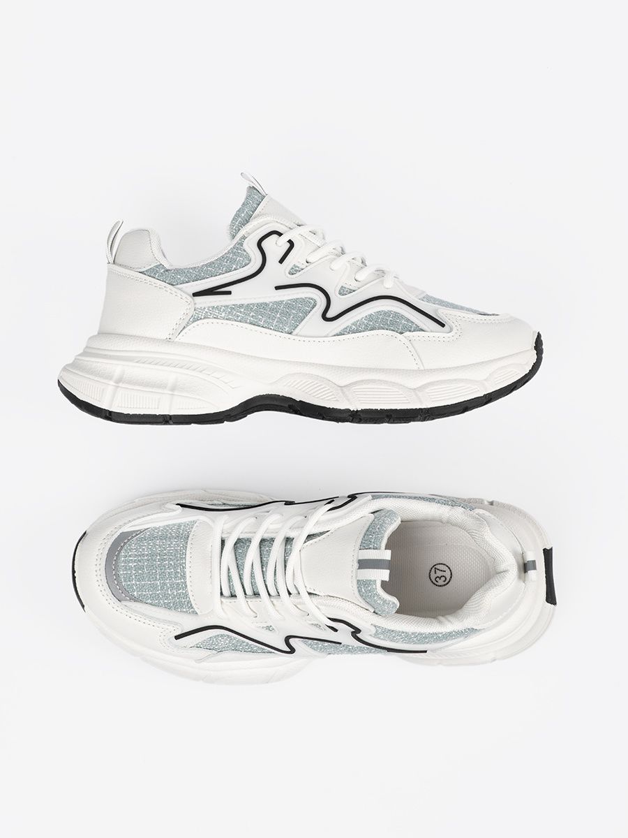 Bielo-zelené sneakersy s ozdobnými prvkami