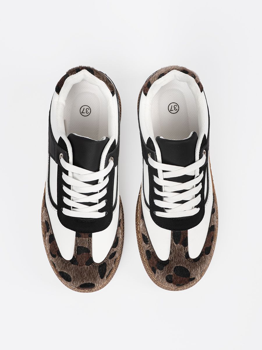 Bielo-čierne sneakersy s leopardím vzorom