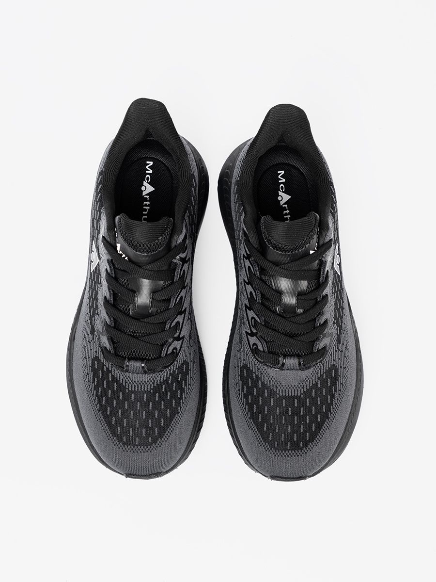 Ľahké čierne sneakersy s priedušným zvrškom