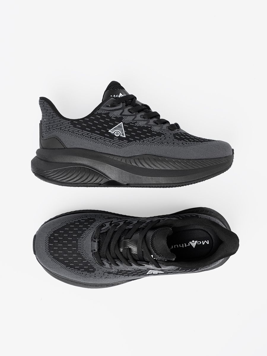 Ľahké čierne sneakersy s priedušným zvrškom