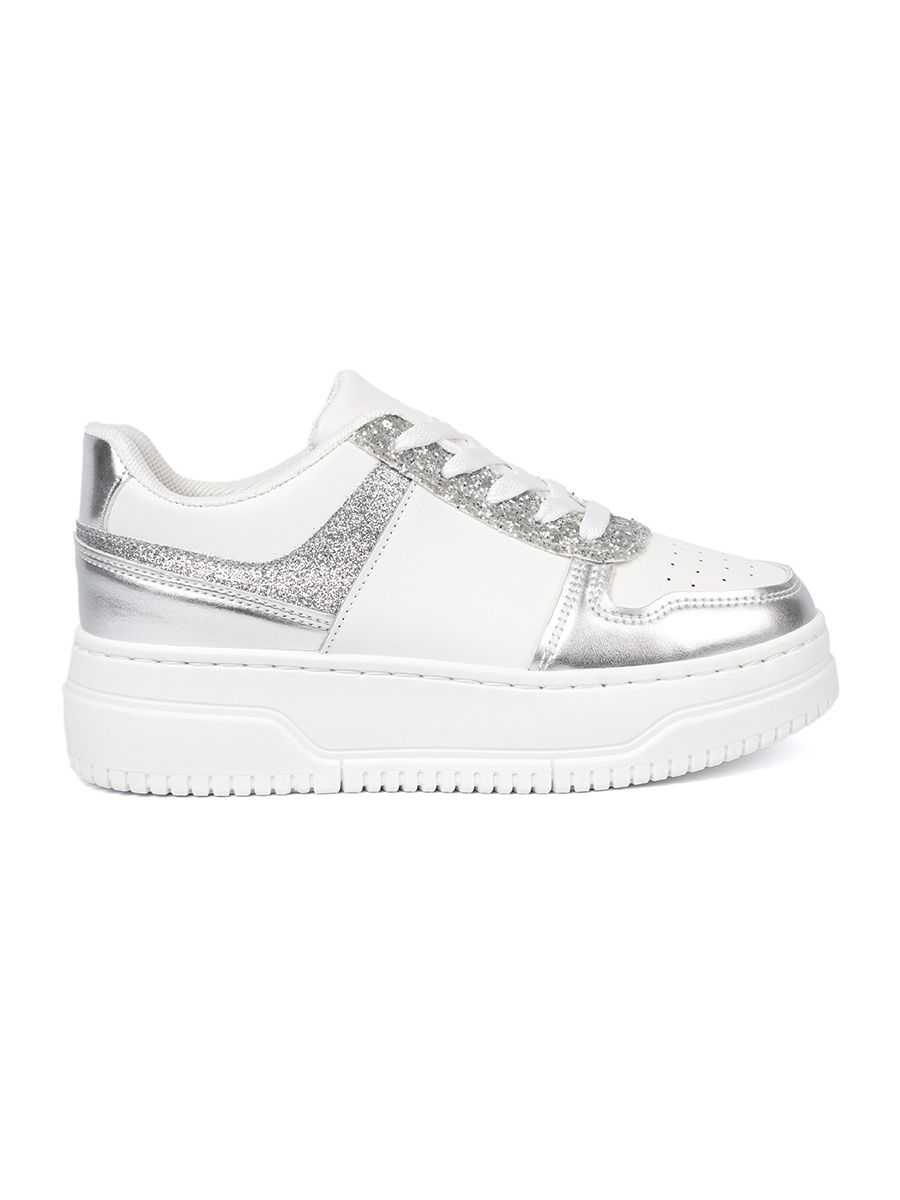 Bielo-strieborné sneakersy s lesklými detailmi