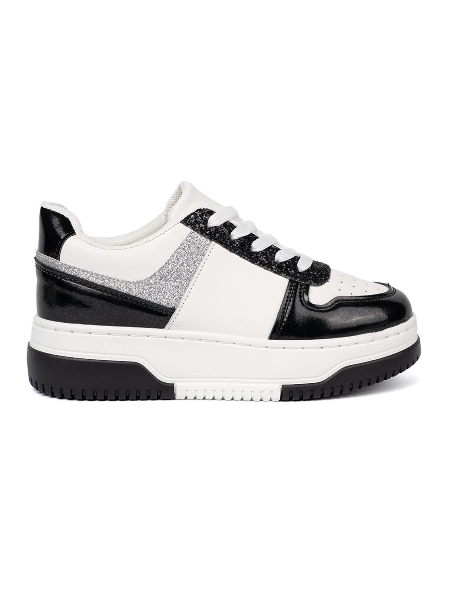 Čierno-biele sneakersy so striebornými detailmi