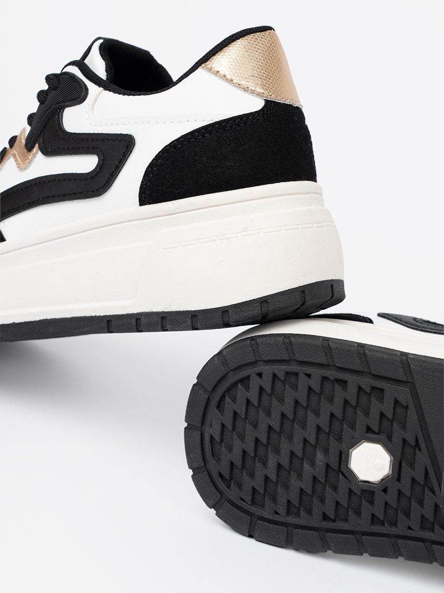 Čierno-biele sneakersy so zlatými detailmi