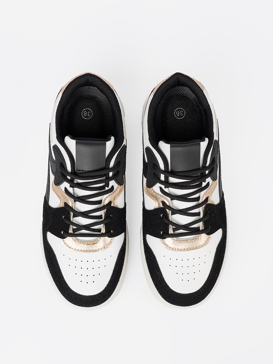 Čierno-biele sneakersy so zlatými detailmi