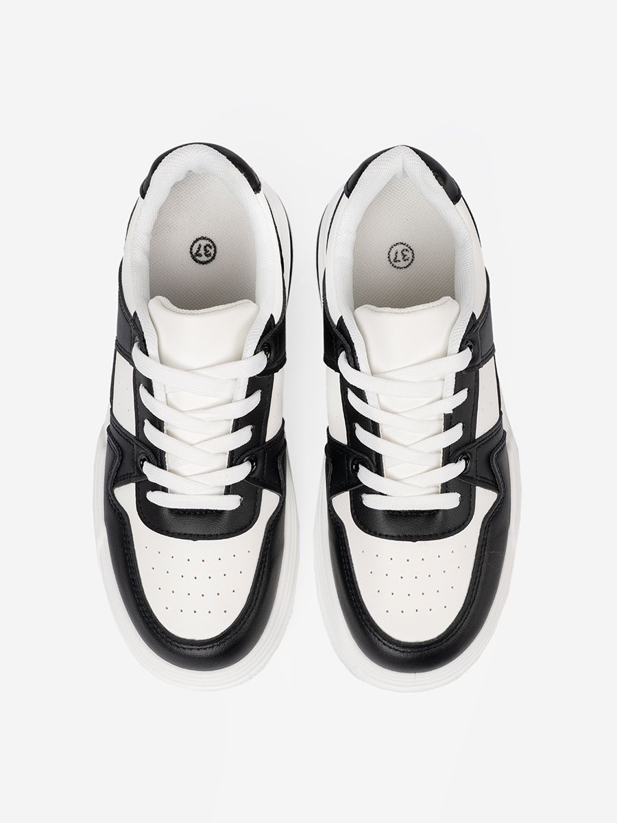Štýlové čierno-biele sneakersy s hrubou podrážkou