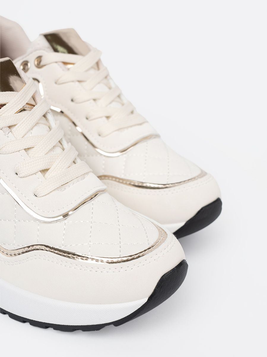 Béžové sneakersy s lesklými zlatými akcentmi