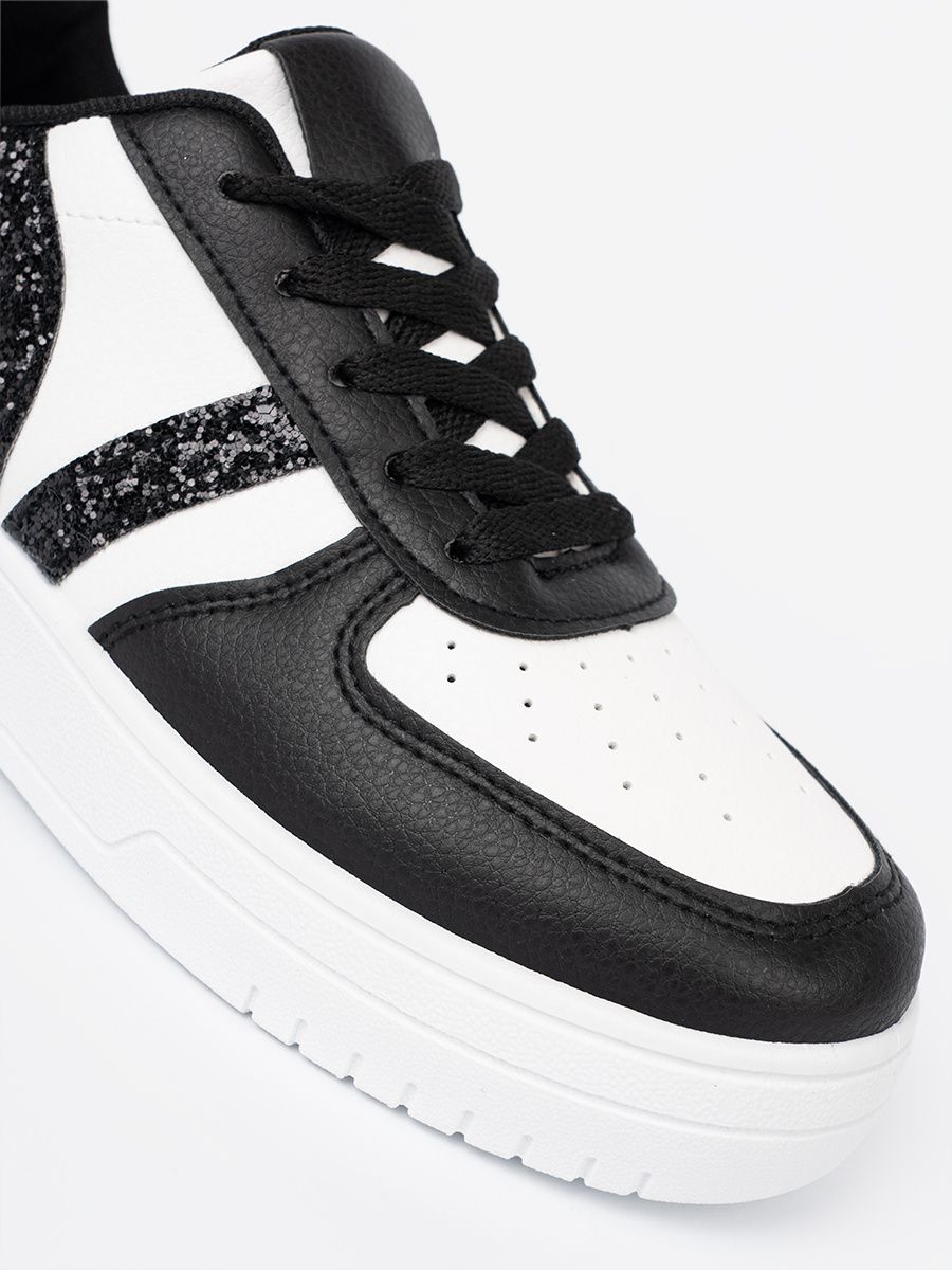 Štýlové čierno-biele sneakersy s trblietavými detailmi