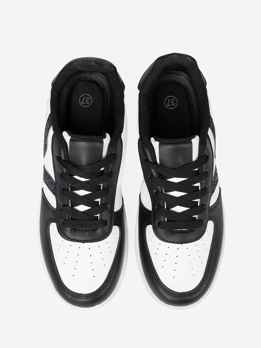 Štýlové čierno-biele sneakersy s trblietavými detailmi