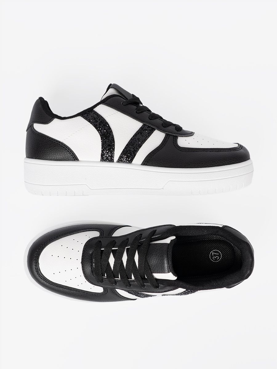 Štýlové čierno-biele sneakersy s trblietavými detailmi