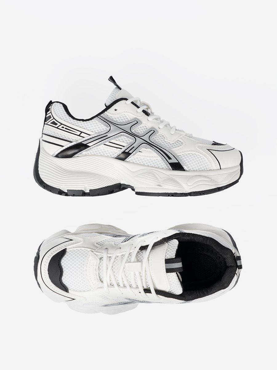Bielo-čierne pohodlné sneakersy so sieťovinou