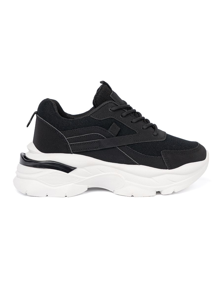 Čierne športové sneakersy na hrubej bielej podrážke
