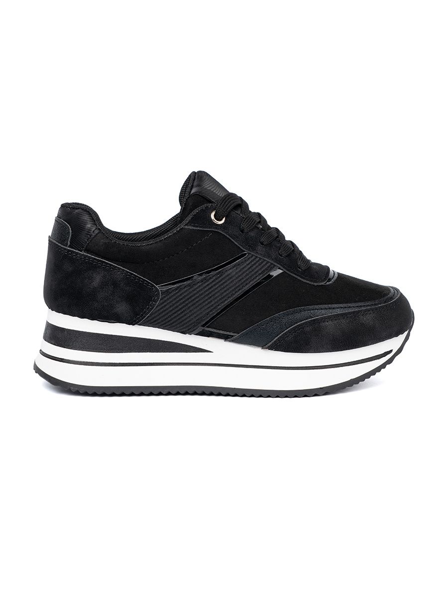 Čierne sneakersy s lesklými detailmi