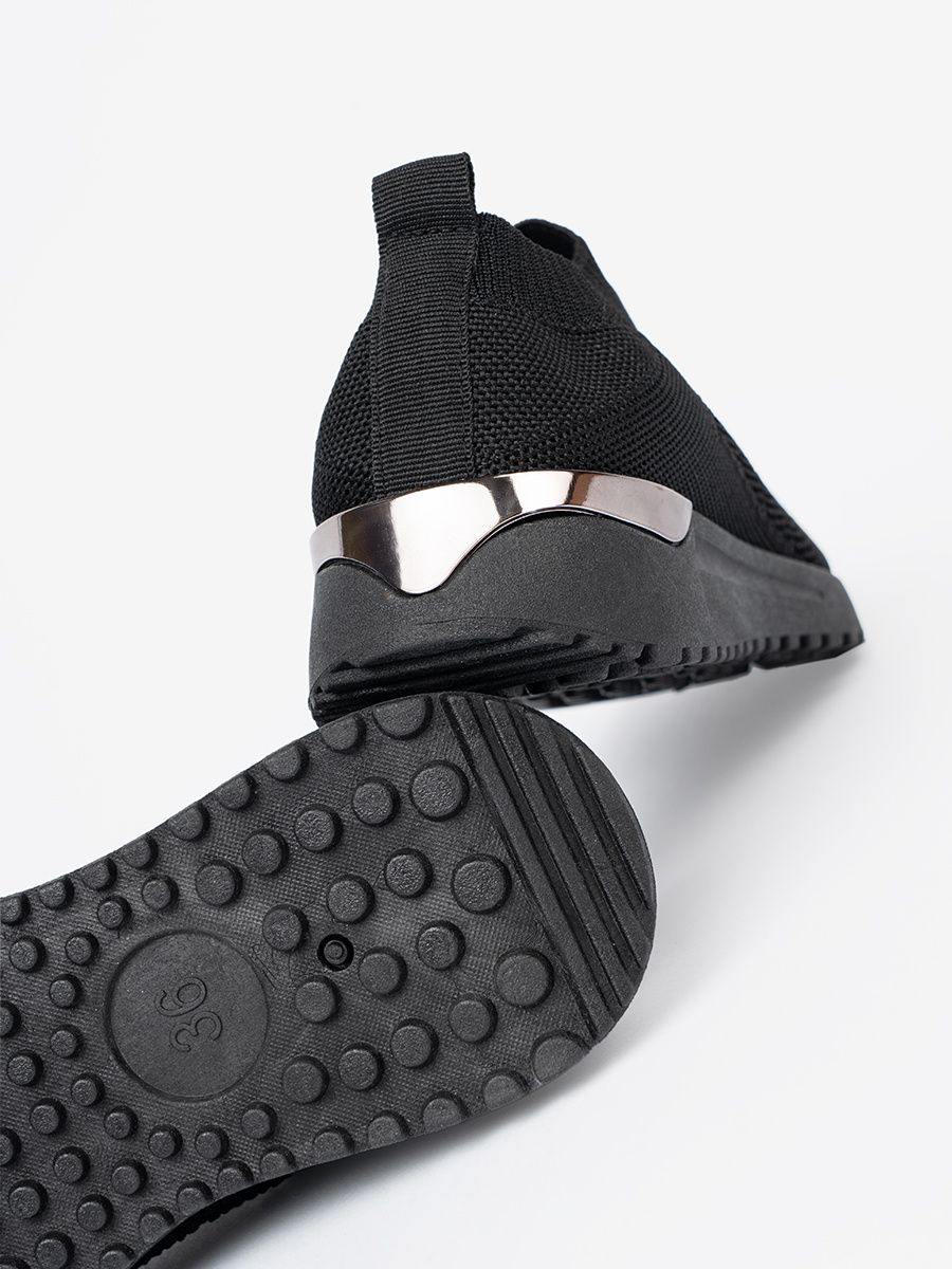 Čierne športové slip-on tenisky s textilným zvrškom
