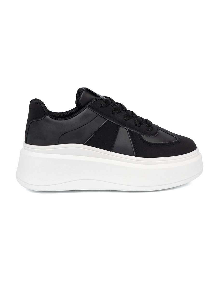 Klasické čierne sneakersy na hrubej podrážke