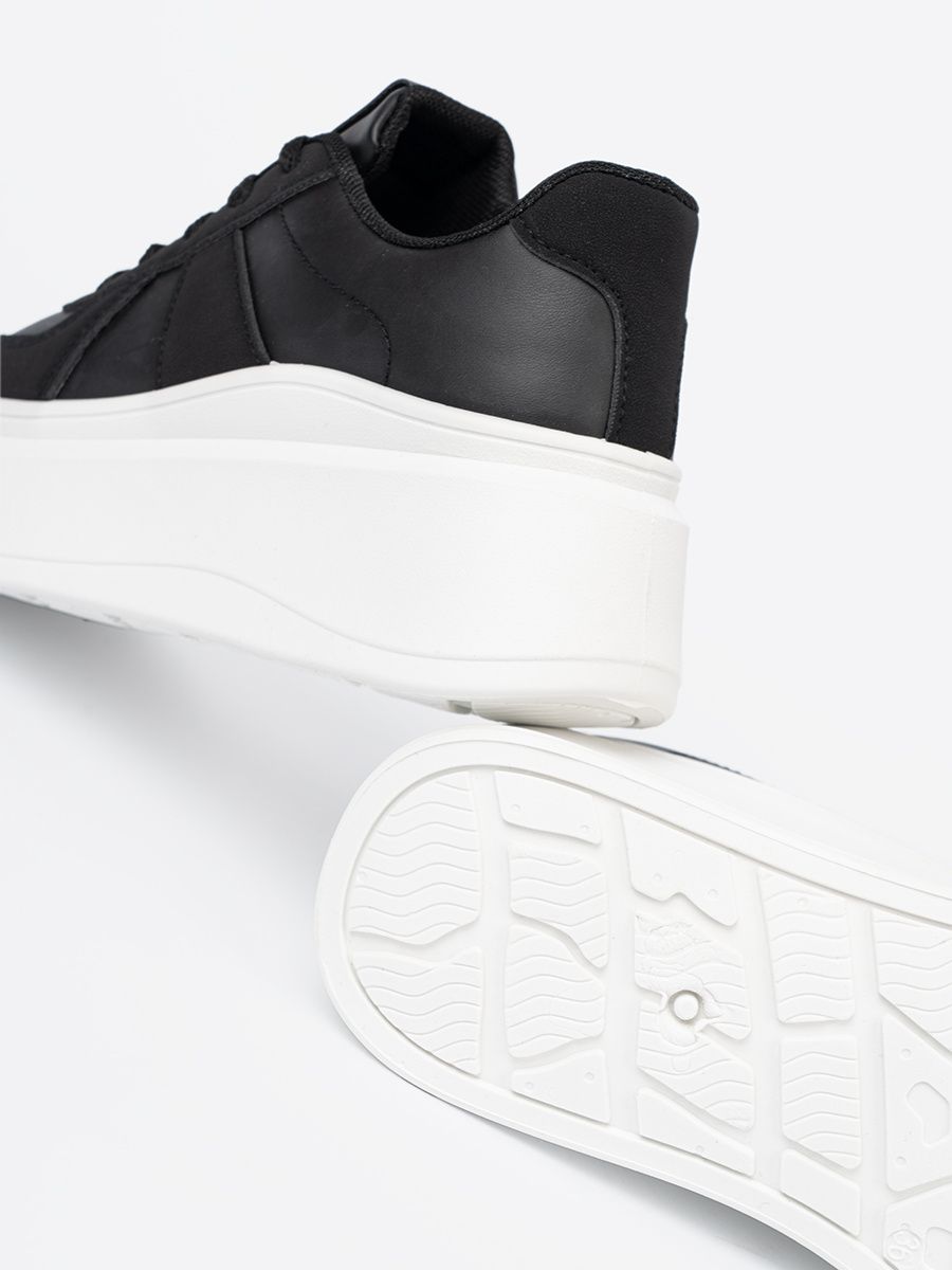 Klasické čierne sneakersy na hrubej podrážke