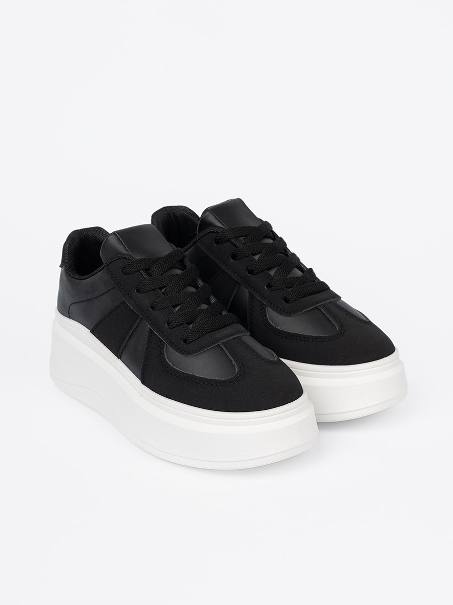 Klasické čierne sneakersy na hrubej podrážke