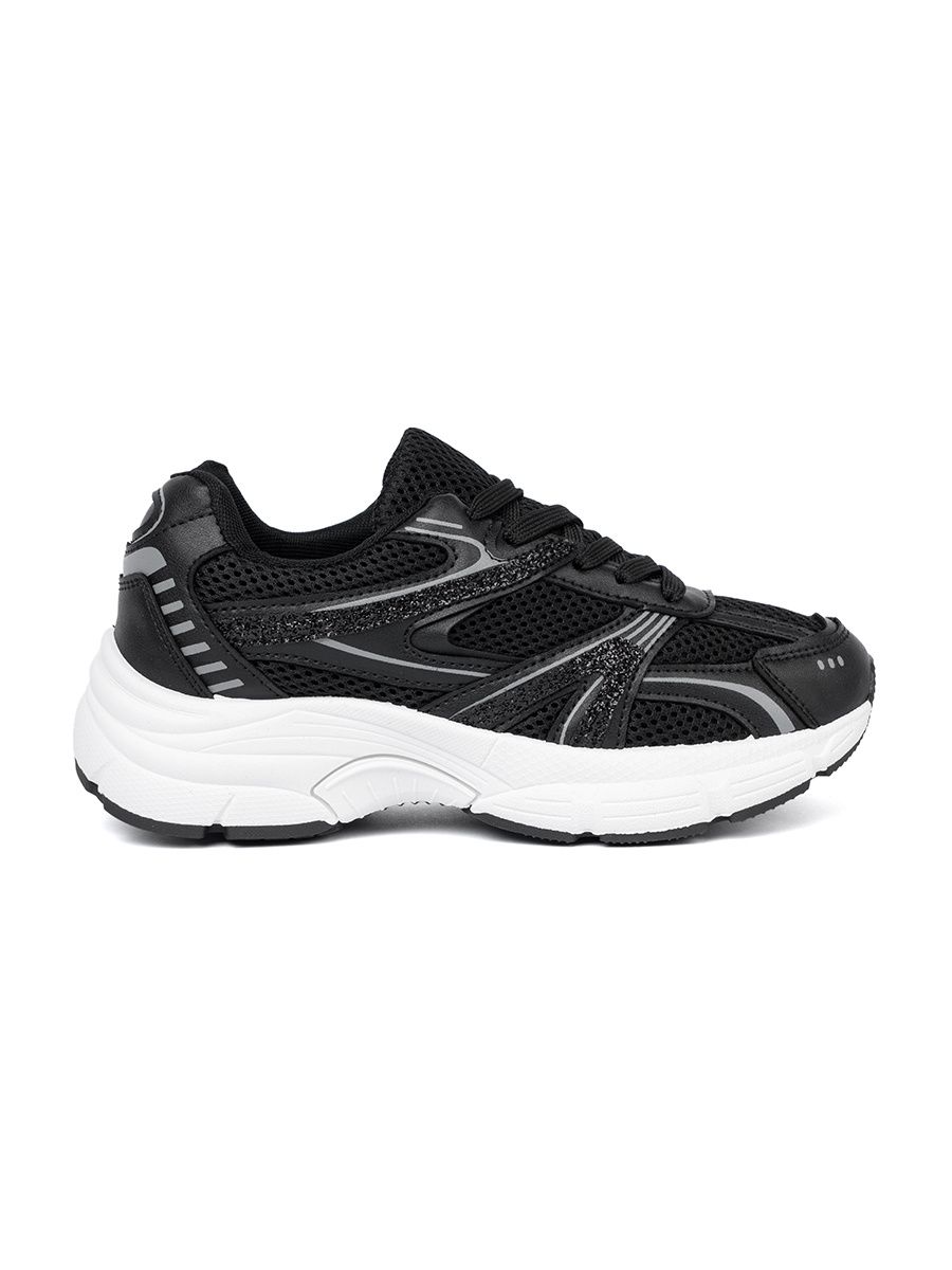 Čierne sneakersy so sieťovinou a bielou podrážkou