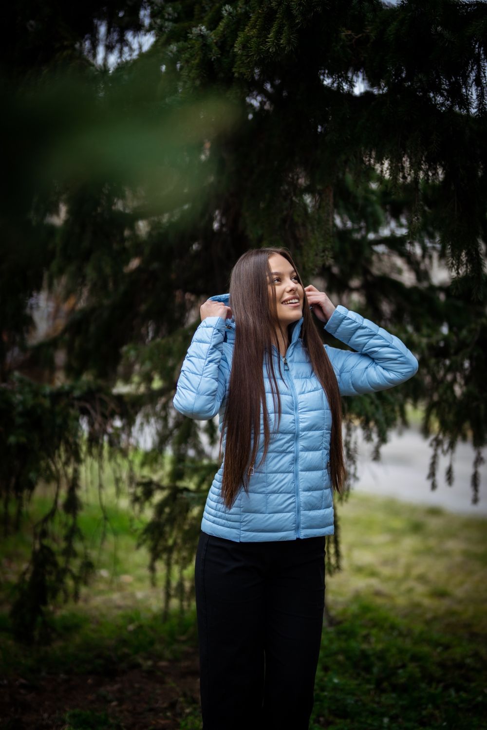 Svetlomodrá bunda na prechodné obdobie